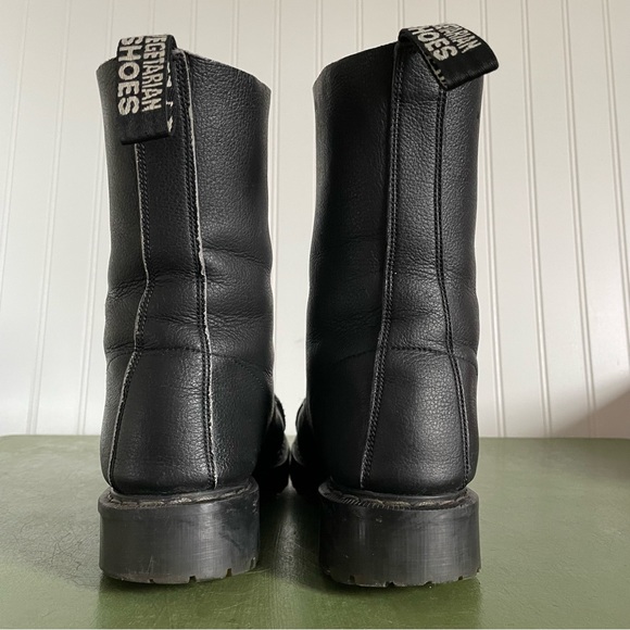 Vegetarian Shoes 10 Eyelet Work Boots in Vegan Pebbled Leather *England* - Picture 9 of 14